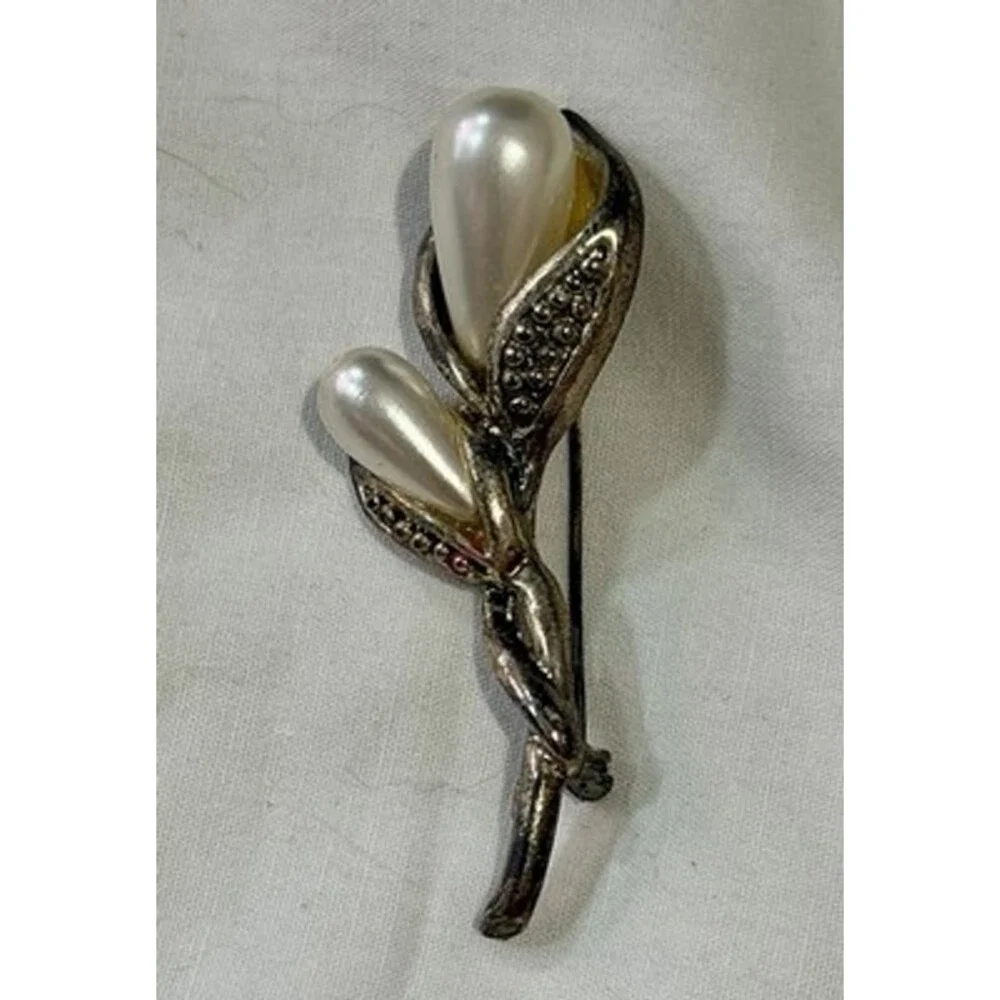 Vintage Art Deco Flower Brooch Pin